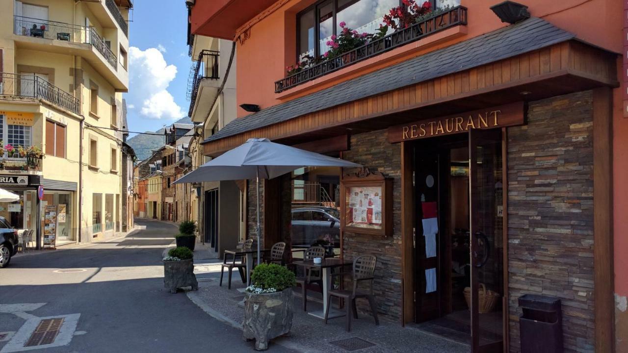 Hostal Talabart Les Ngoại thất bức ảnh