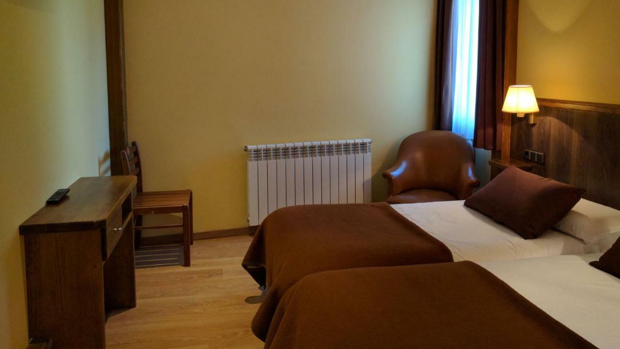 Hostal Talabart Les Ngoại thất bức ảnh
