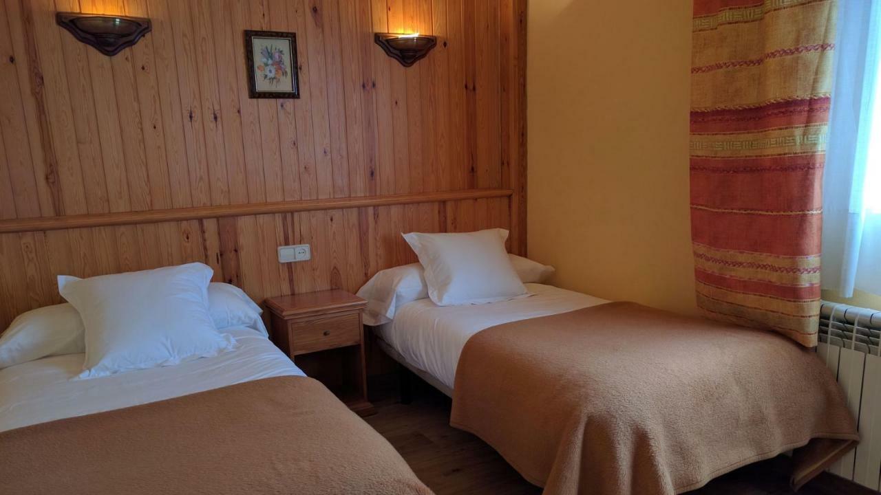Hostal Talabart Les Ngoại thất bức ảnh