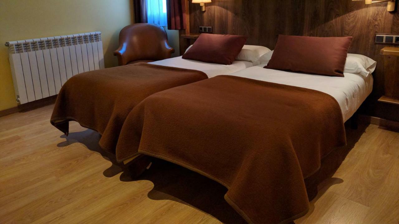 Hostal Talabart Les Ngoại thất bức ảnh