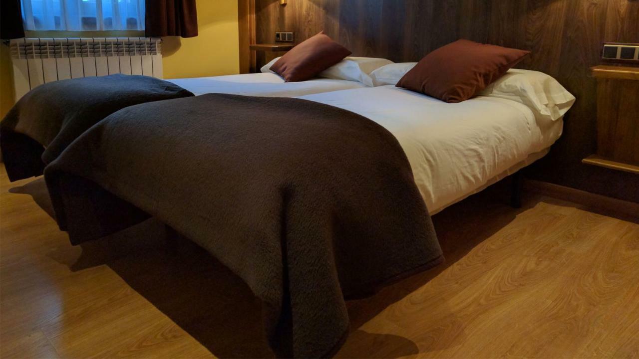 Hostal Talabart Les Ngoại thất bức ảnh