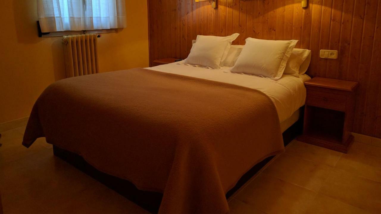 Hostal Talabart Les Ngoại thất bức ảnh